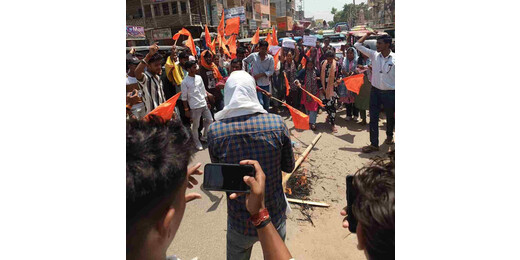 यूजी सेमेस्टर-1 रिजल्ट में गड़बड़ी पर बवाल, एबीवीपी ने सड़क जाम कर किया प्रदर्शन